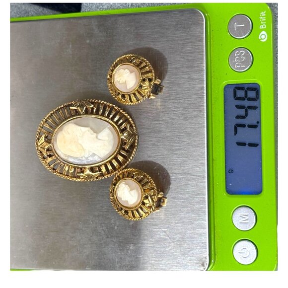 Vintage Gold Tone Cameo Brooch & Earring Set Victorian Style Revival Jewelry - Picture 7 of 9